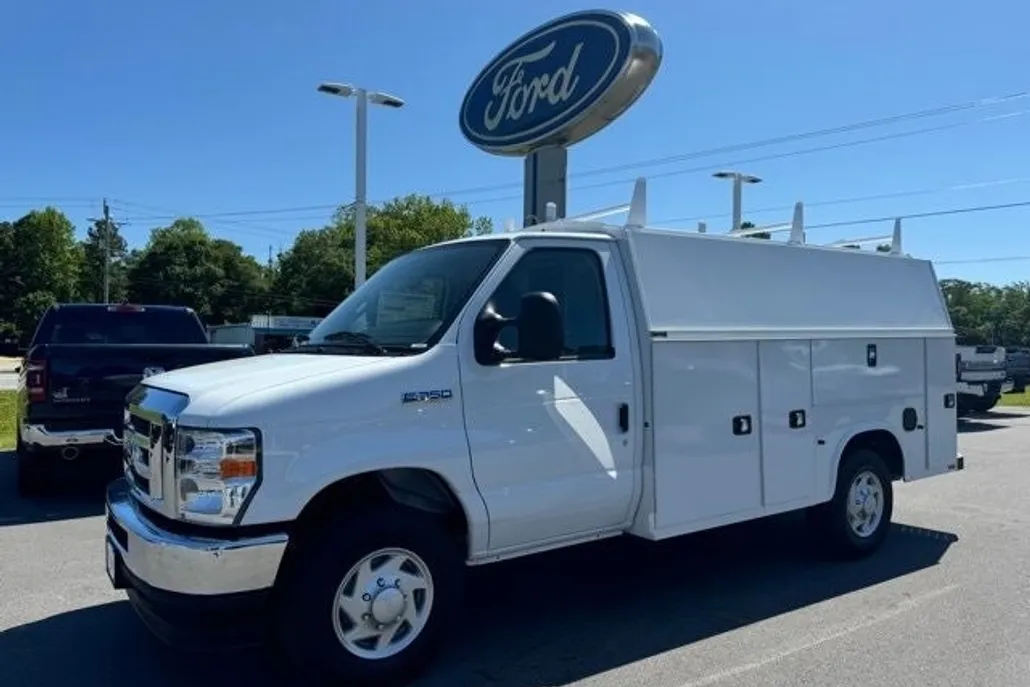 2025 Ford E-350 Base photo 1