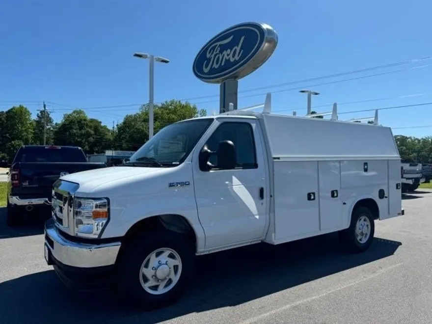 2025 Ford E-350 Base photo 1