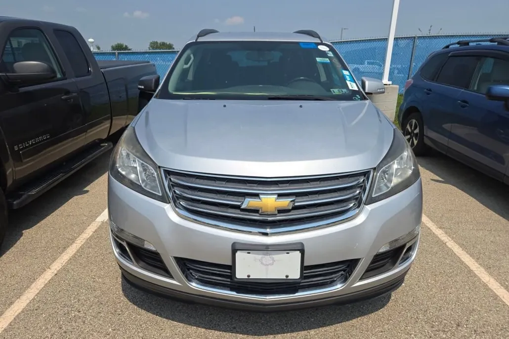 2017 Chevrolet Traverse 1LT photo 1