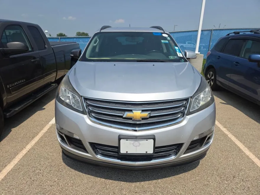 2017 Chevrolet Traverse 1LT photo 1