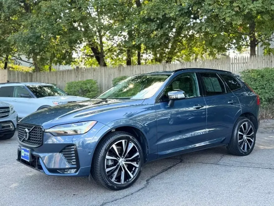 2023 Volvo XC60 B5 Plus photo 1