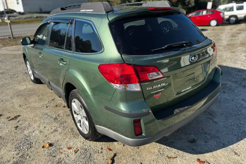 2011 Subaru Outback 2.5i photo 1