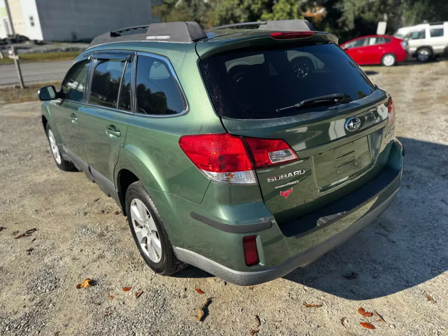 2011 Subaru Outback 2.5i photo 1