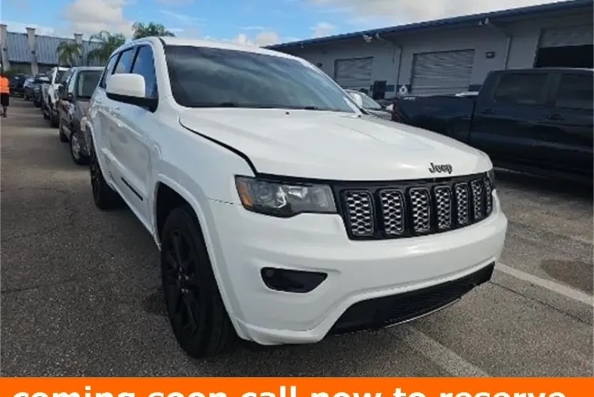 2017 Jeep Grand Cherokee Altitude photo 1