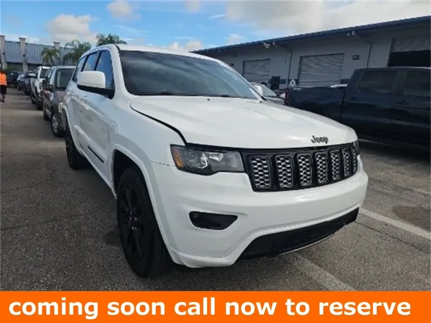 2017 Jeep Grand Cherokee Altitude photo 1