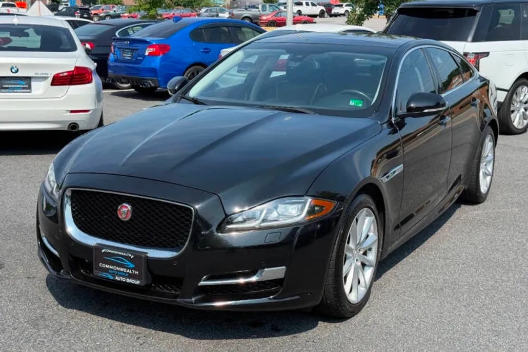 2016 Jaguar XJ R-Sport photo 1