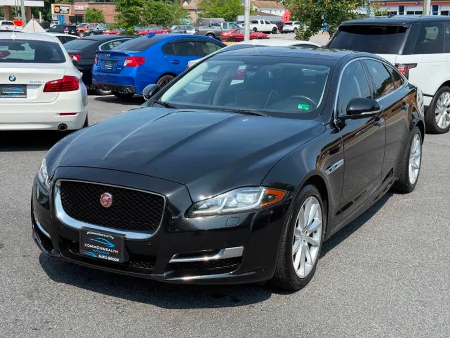 2016 Jaguar XJ R-Sport photo 1