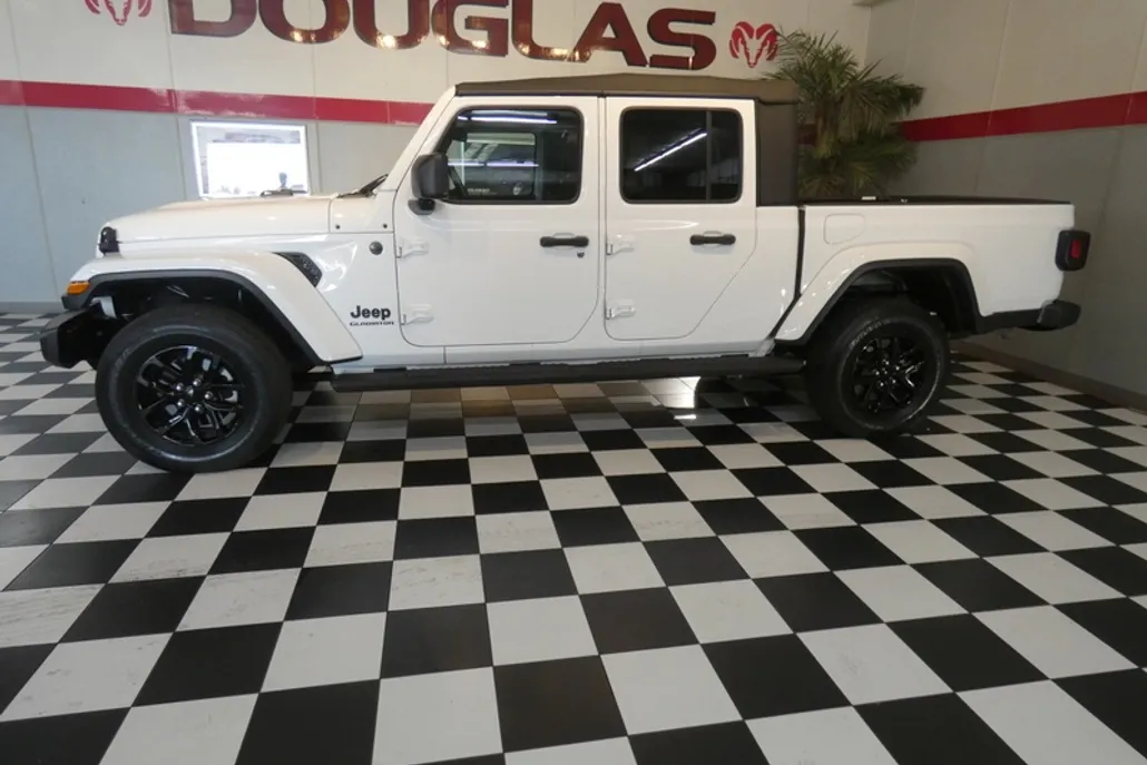 2022 Jeep Gladiator Sport S photo 1