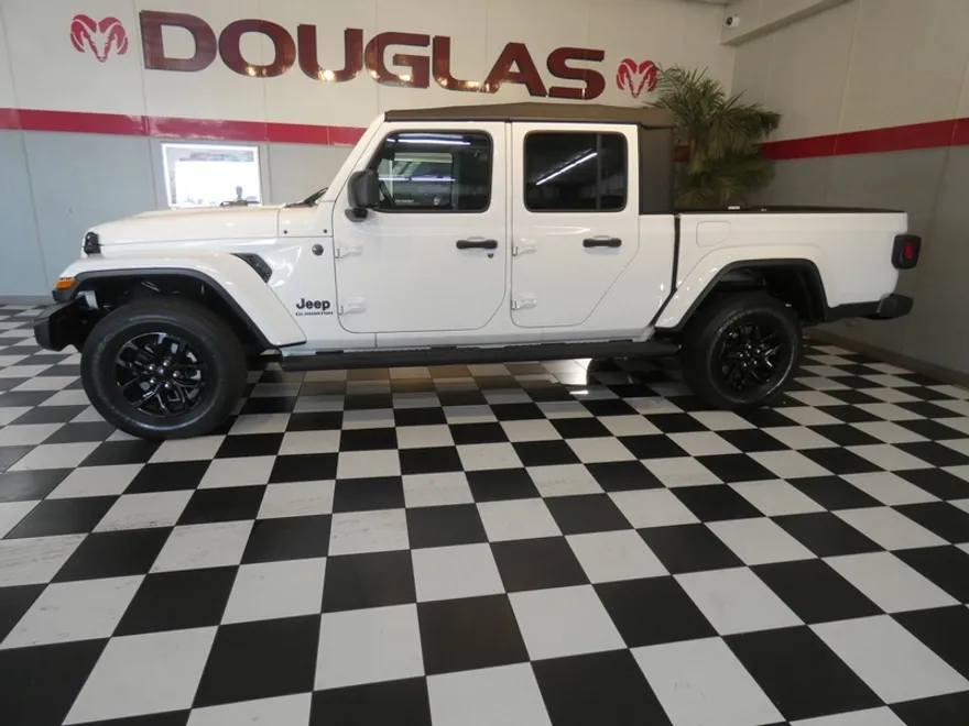 2022 Jeep Gladiator Sport S photo 1