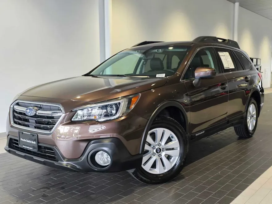 2019 Subaru Outback Premium 2.5i photo 1