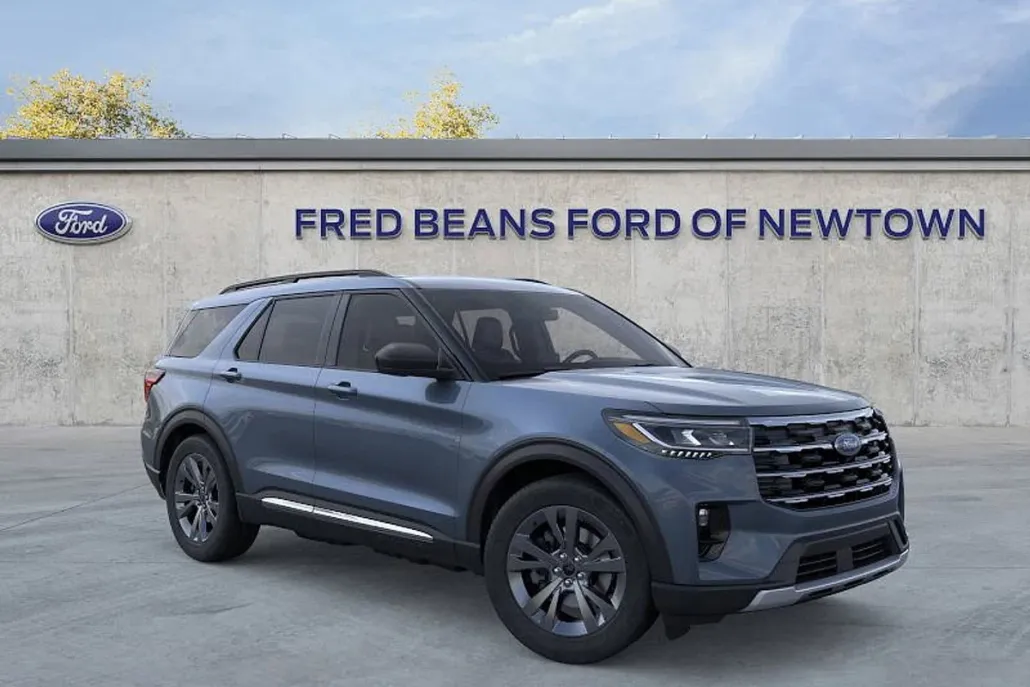 2025 Ford Explorer photo 1