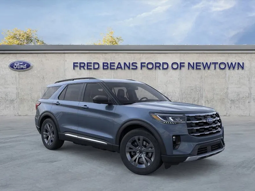 2025 Ford Explorer photo 1