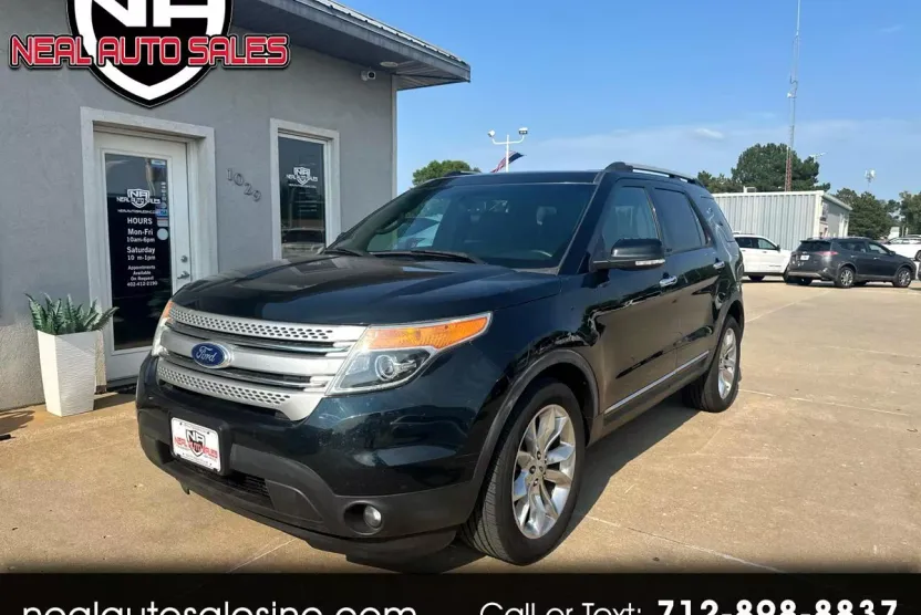 2015 Ford Explorer XLT photo 1