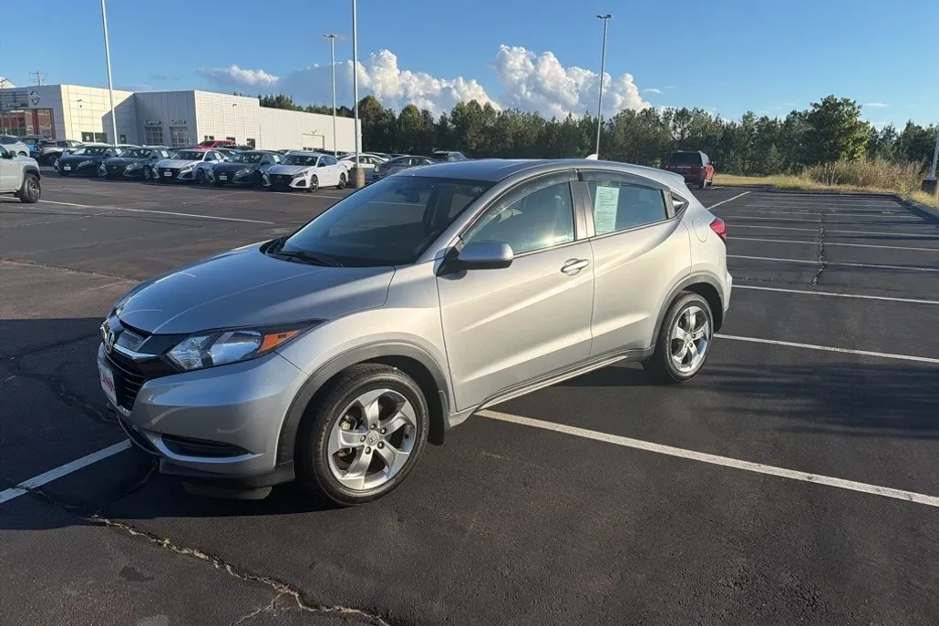 2017 Honda HR-V LX 2WD photo 1