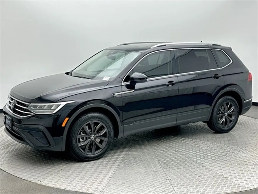 2024 Volkswagen Tiguan SE photo 1