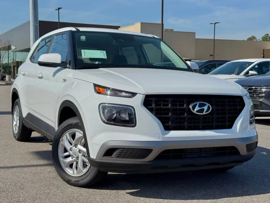 2025 Hyundai Venue SE photo 1