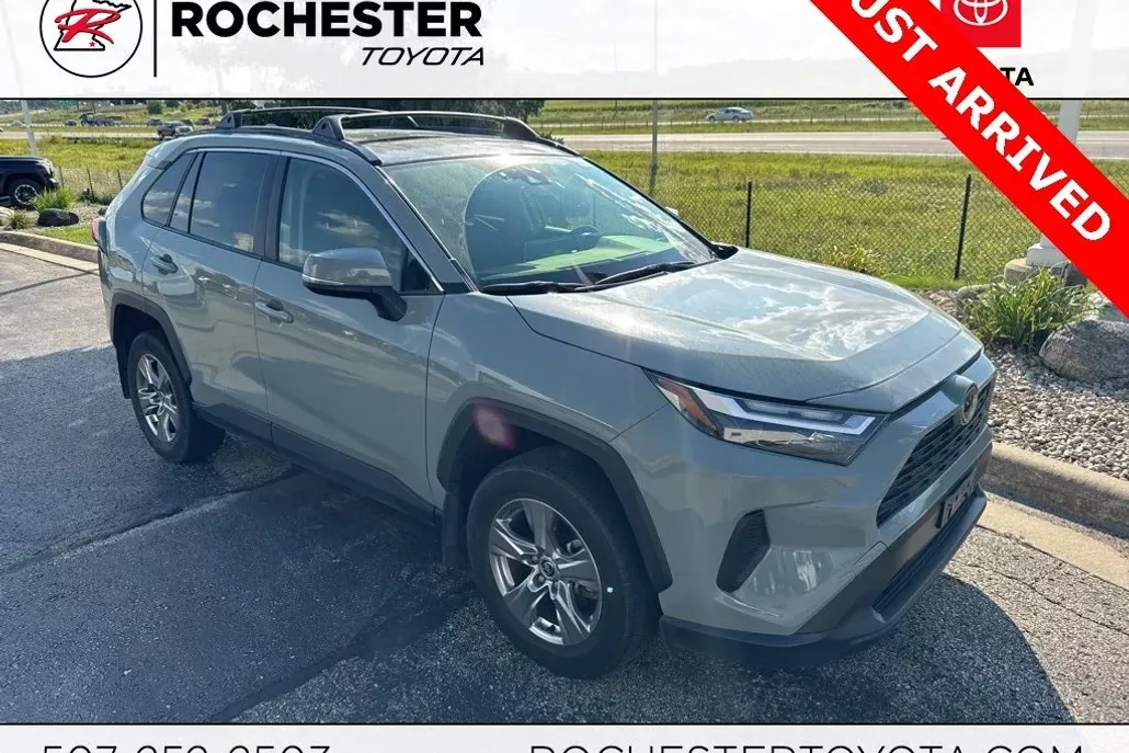 2023 Toyota RAV4 XLE photo 1