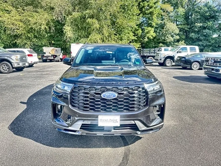 2025 Ford Explorer ST-Line photo 1