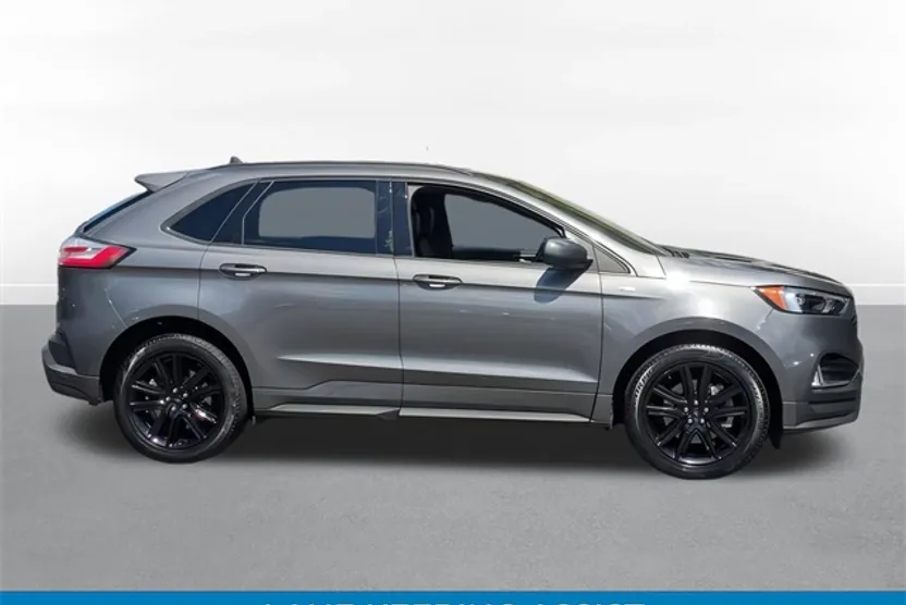 2022 Ford Edge ST photo 1