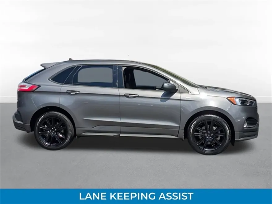 2022 Ford Edge ST photo 1