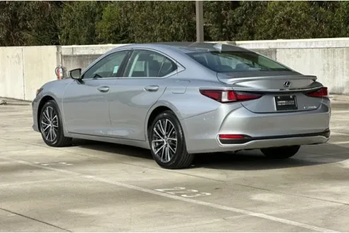 2025 Lexus ES 300h Base photo 3