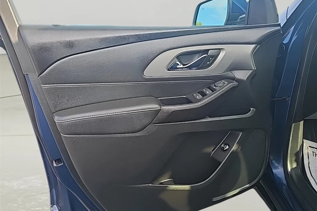 2023 Chevrolet Traverse 1LT photo 1