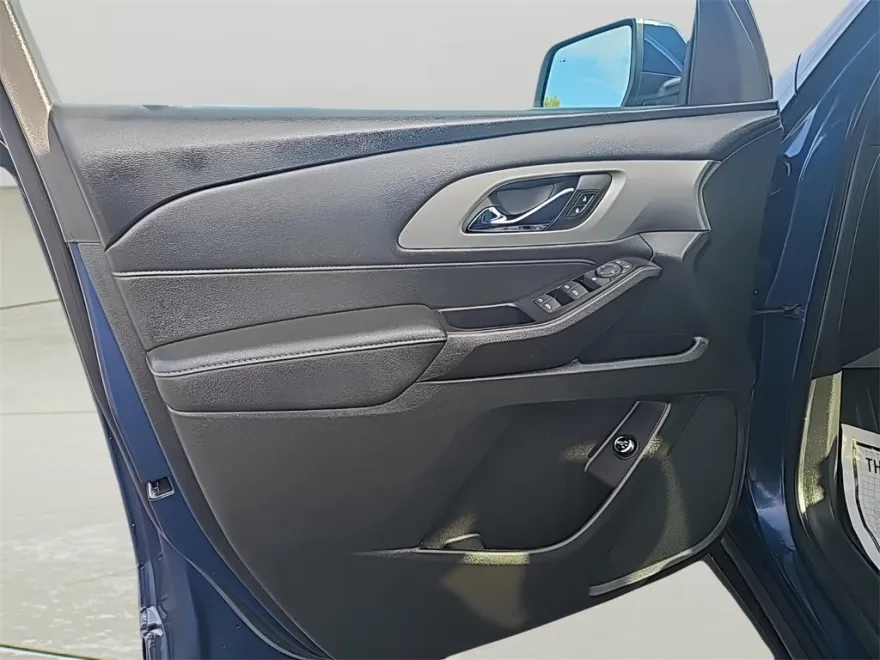 2023 Chevrolet Traverse 1LT photo 1