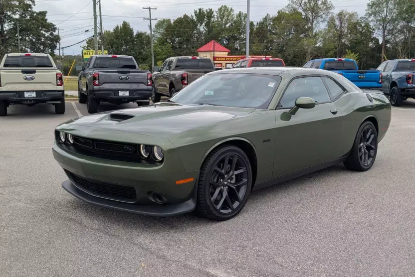 2023 Dodge Challenger R/T photo 1