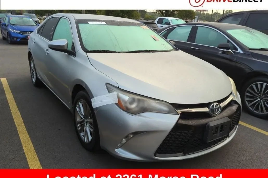 2016 Toyota Camry SE photo 1