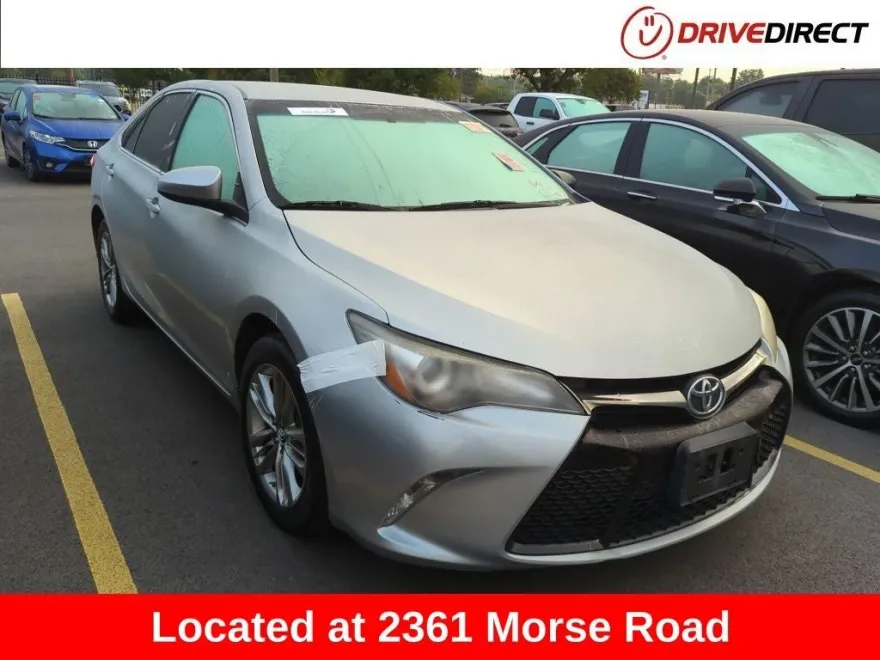 2016 Toyota Camry SE photo 1