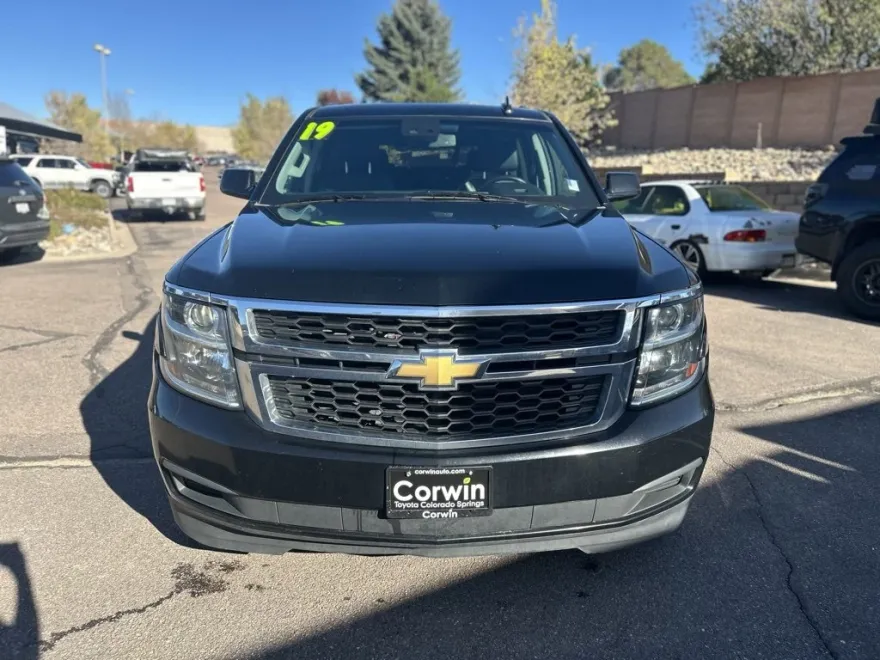 2019 Chevrolet Tahoe LT photo 1