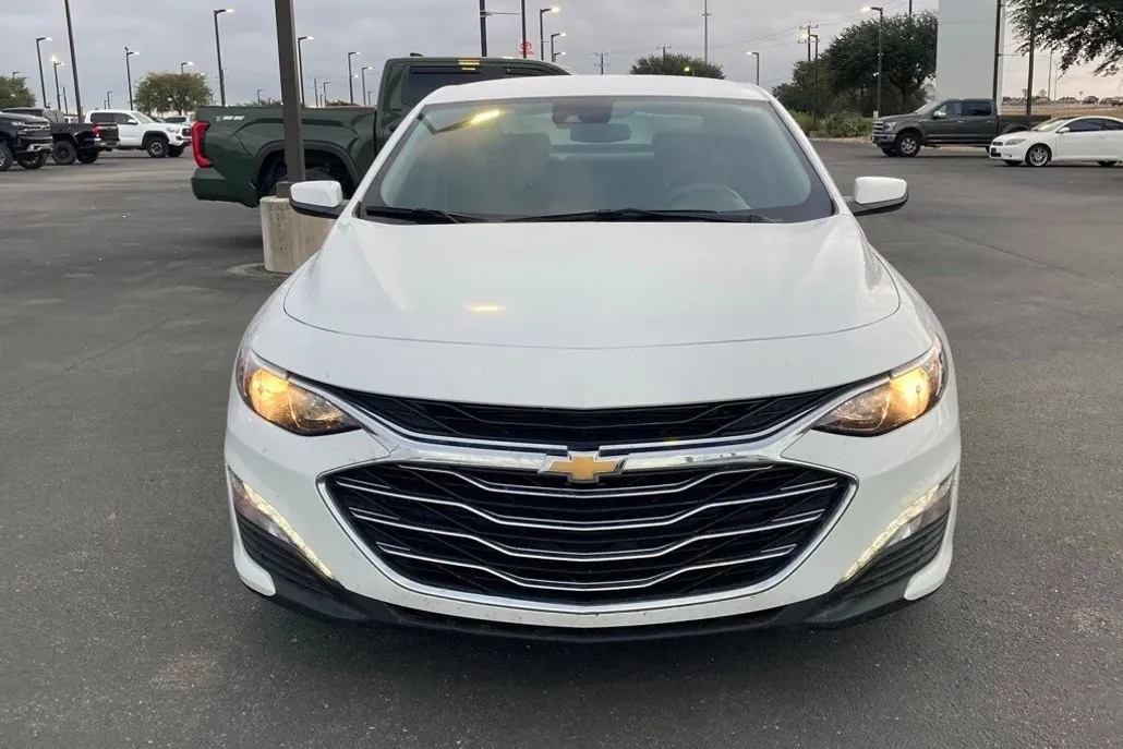 2024 Chevrolet Malibu 1LT photo 1