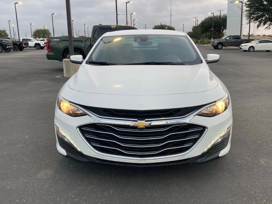 2024 Chevrolet Malibu 1LT photo 1