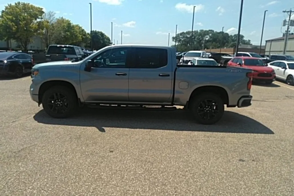 2025 Chevrolet Silverado 1500 Custom photo 1