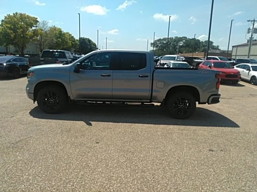 2025 Chevrolet Silverado 1500 Custom photo 1