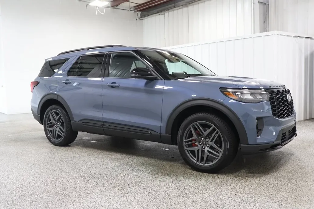 2025 Ford Explorer ST-Line photo 1