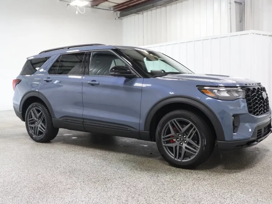 2025 Ford Explorer ST-Line photo 1