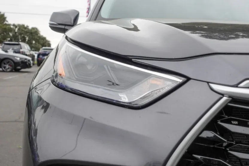 2023 Toyota Highlander L photo 1