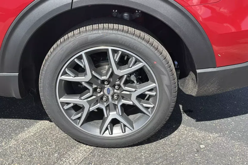 2025 Ford Explorer Platinum photo 1