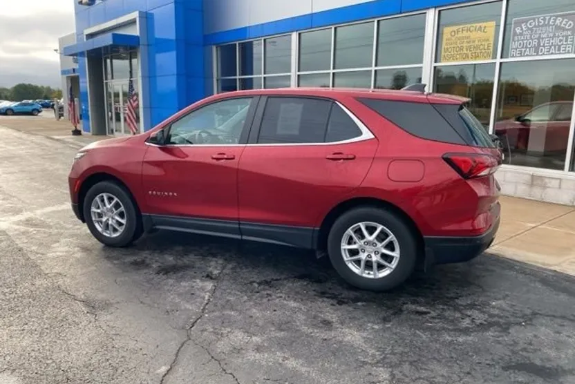 2023 Chevrolet Equinox LT photo 1