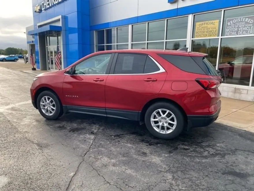 2023 Chevrolet Equinox LT photo 1