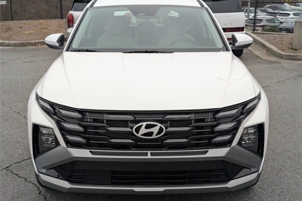 2025 Hyundai Tucson SE photo 1