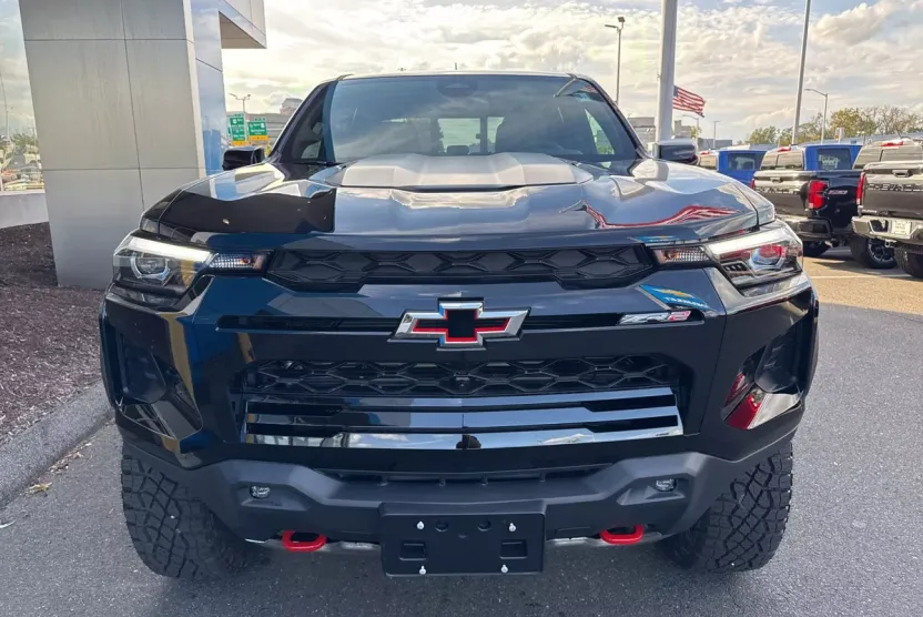 2025 Chevrolet Colorado ZR2 photo 1
