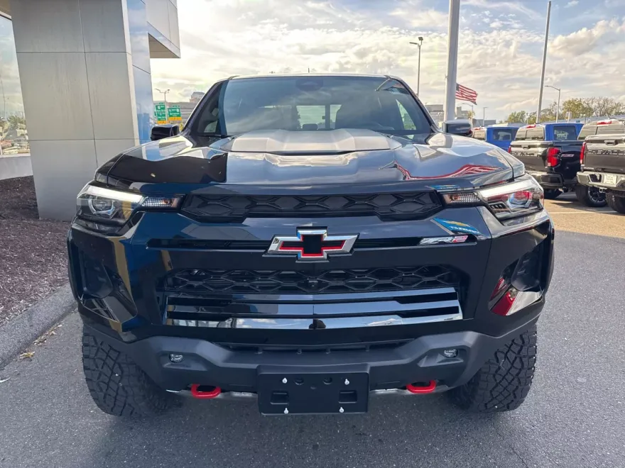 2025 Chevrolet Colorado ZR2 photo 1