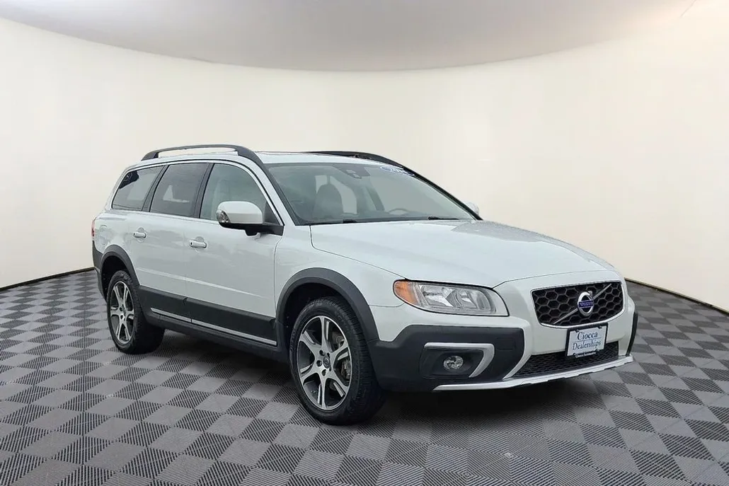 2015 Volvo XC70 T6 Platinum photo 1