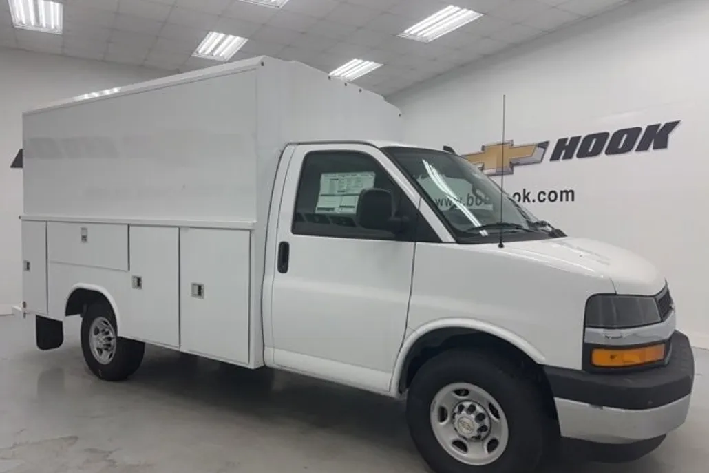 2025 Chevrolet Express 3500 Cutaway Van photo 1