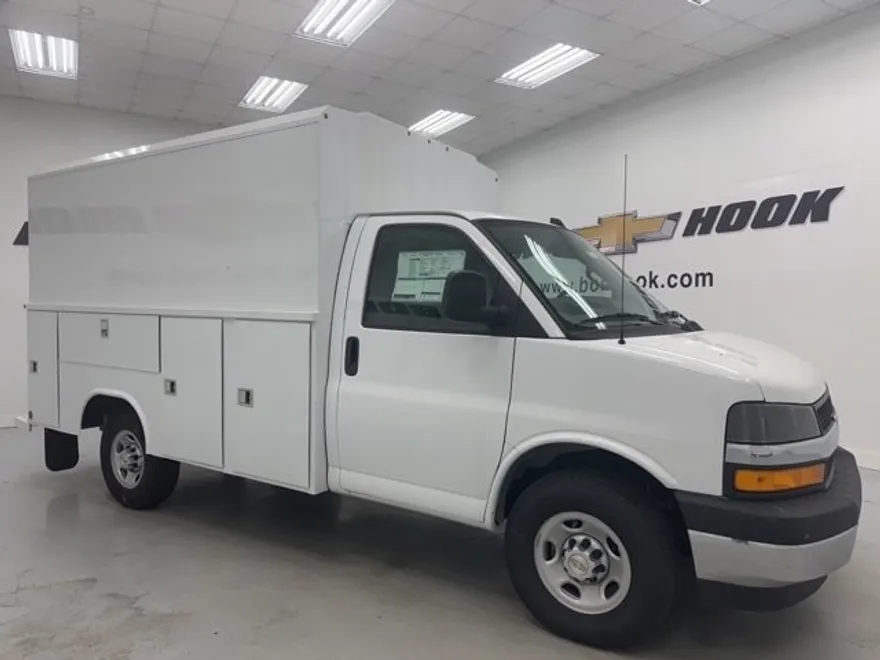 2025 Chevrolet Express 3500 Cutaway Van photo 1