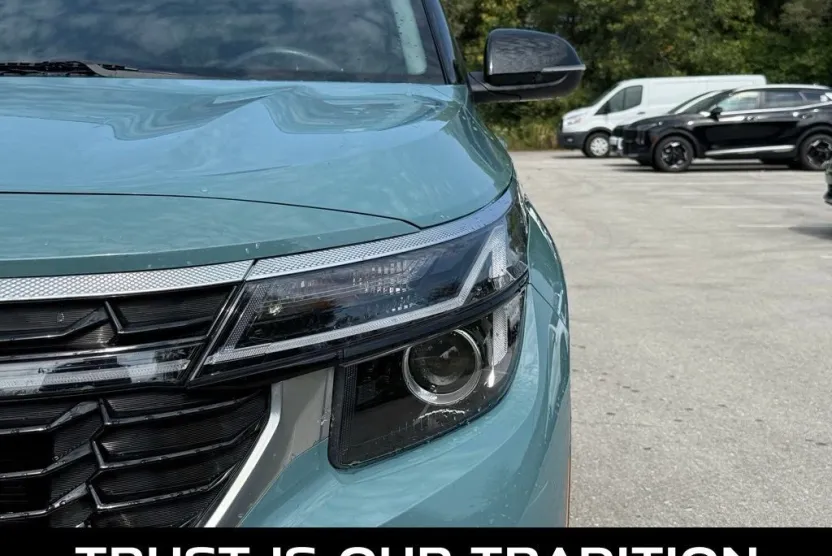 2024 Kia Seltos S photo 1