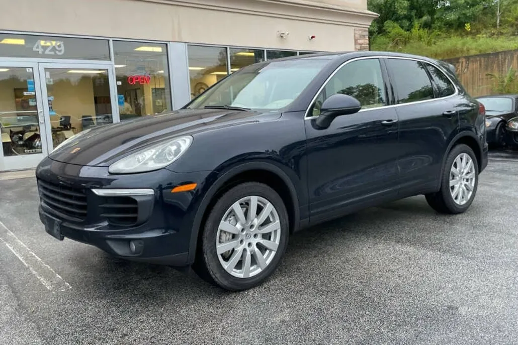 2015 Porsche Cayenne S photo 1