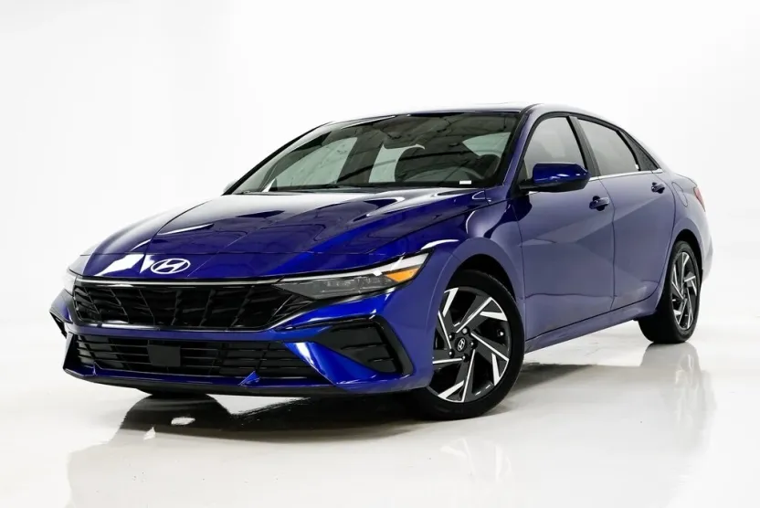 2025 Hyundai Elantra SEL Convenience photo 1